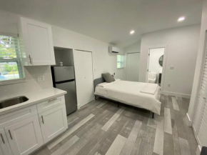 Newly renovated studio close to the beach